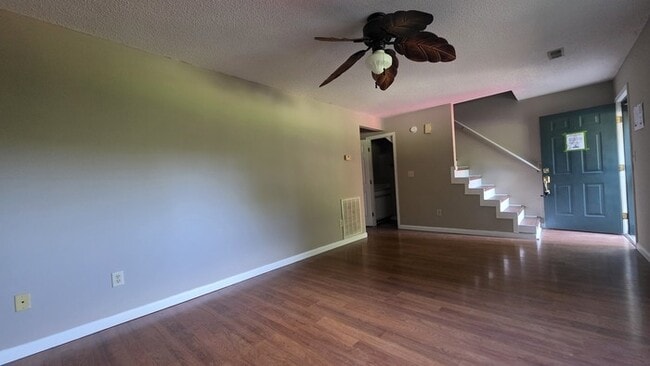 Building Photo - Condo Now For Rent