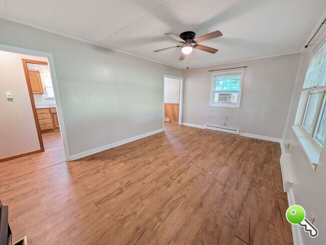 Foto del edificio - Charming 3BR Home with Covered Parking & Fenced Yard
