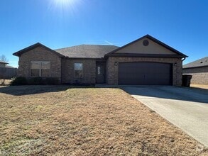 Building Photo - 13 Lilly Ann Cir