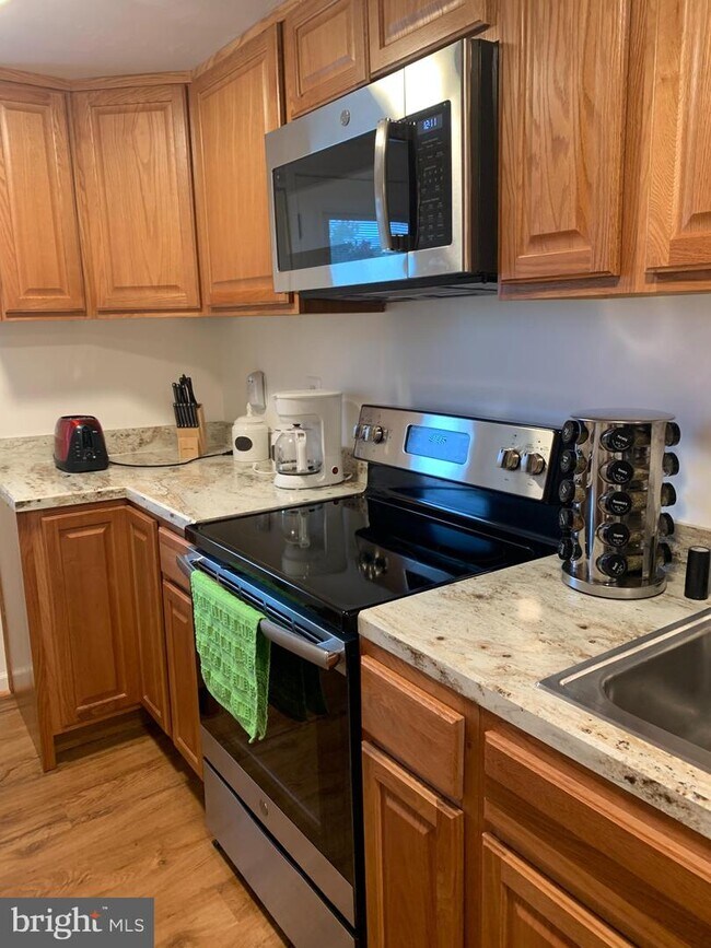 Foto del edificio - 303 Maple Ave