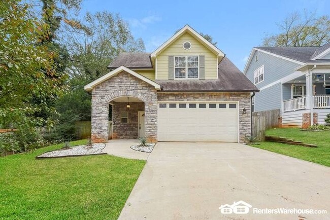 Building Photo - Two story Home Decatur