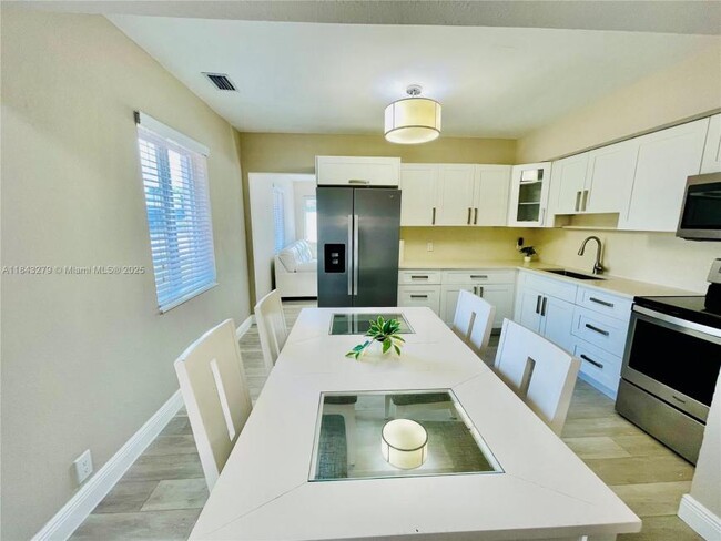 Foto del edificio - 3 bedroom in Hollywood FL 33020