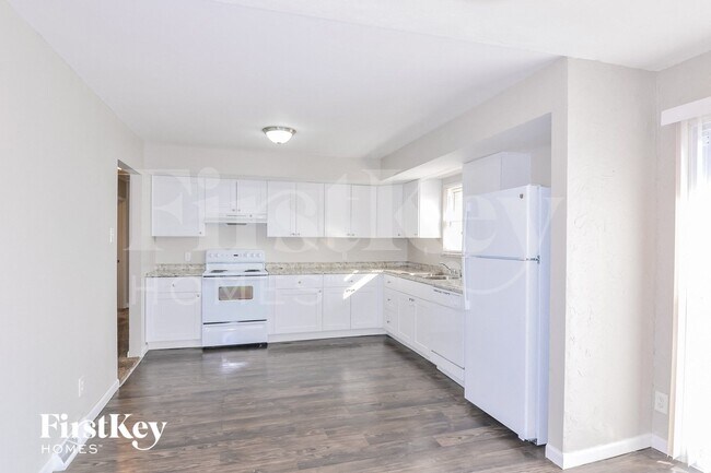 Foto del edificio - 8 Oak Dr