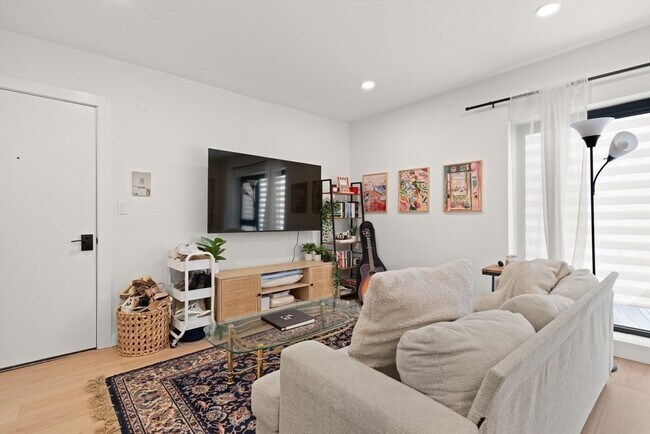 Foto del edificio - 11 Parker Hill Ave