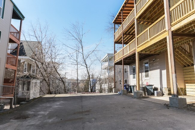 Foto del edificio - 32-32 Arcadia St