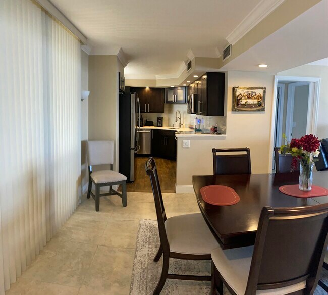 Foto del edificio - 130 Lakeshore Dr