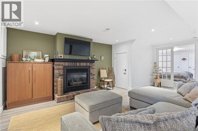 Photo du bâtiment - 2112 Amesbury Crescent