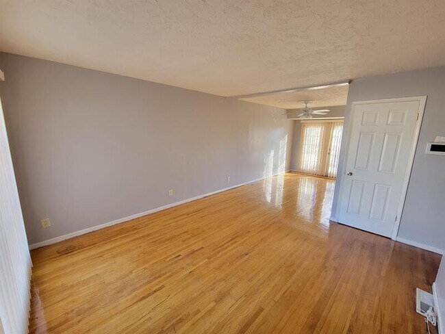 Building Photo - 10650 Dunkeld Cir