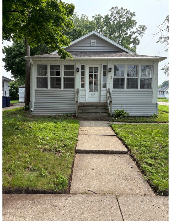 Foto principal - 1061 S Terrace St