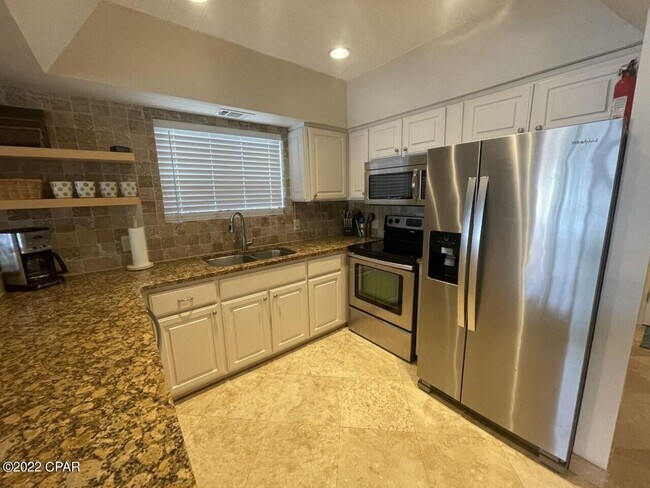 Foto del edificio - 8501 N. Lagoon Drive