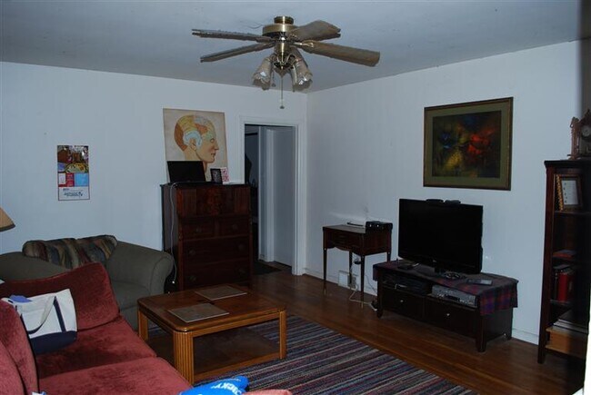 Foto del edificio - 590 Lamont Dr