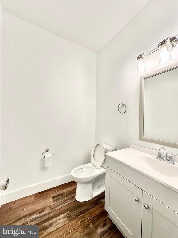 Building Photo - 350 N Main St