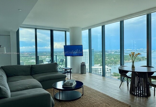 Foto del edificio - 650 NE 32nd St