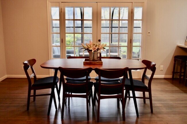Comedor - 5403 Carew St