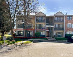 Building Photo - 402 Lancaster Ct
