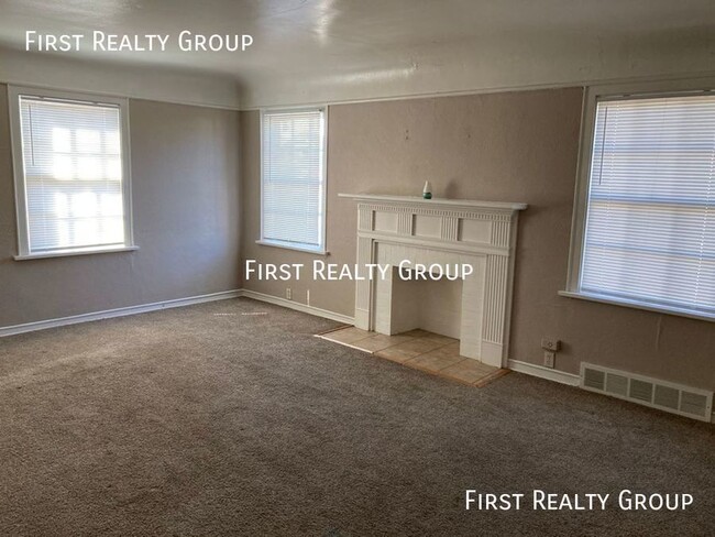 Building Photo - Move In Special, $100 OFF September Rent, ...
