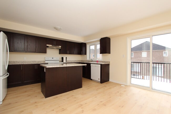 Building Photo - Stunning 3-Bedroom Townhouse for Rent in B...