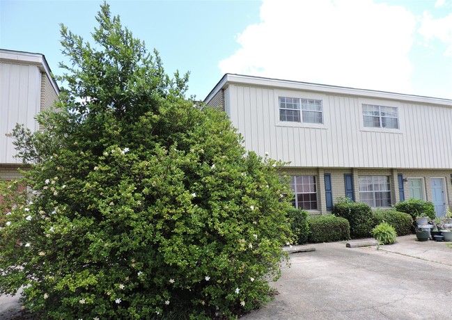 Building Photo - Campus Cottages