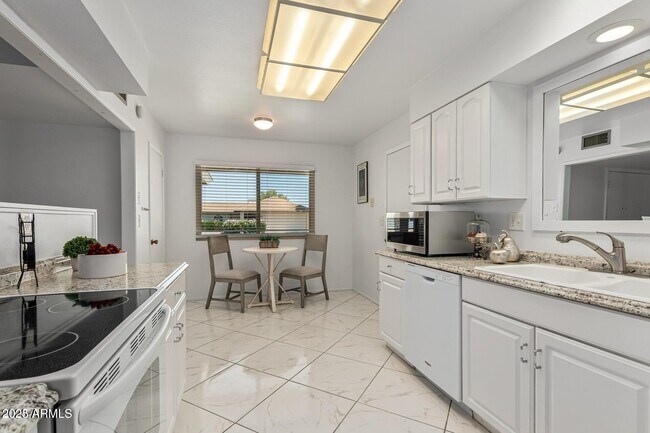 Foto del edificio - 15602 N 105th Dr