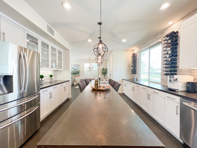 Building Photo - 5541 Palm Dr