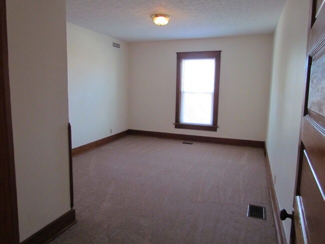 Bdrm 1 - 225 E Findlay St