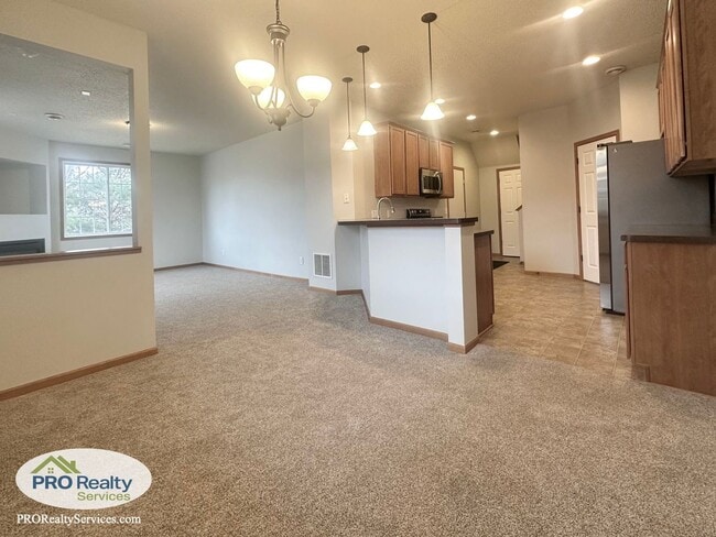 Building Photo - Recently Remodeled 3 Bedroom Townhome