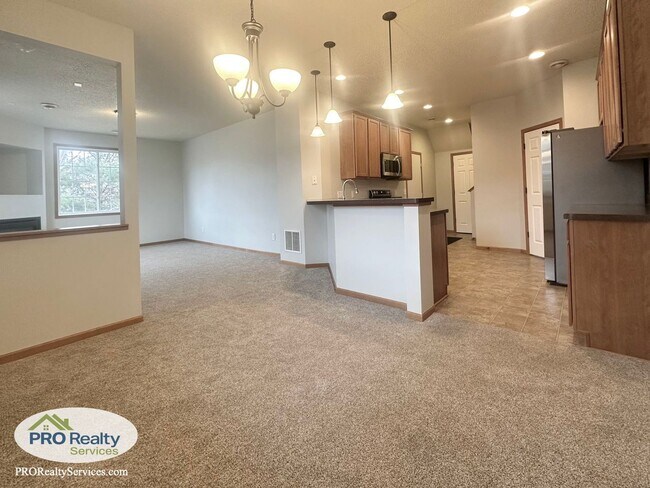 Foto del edificio - Recently Remodeled 3 Bedroom Townhome