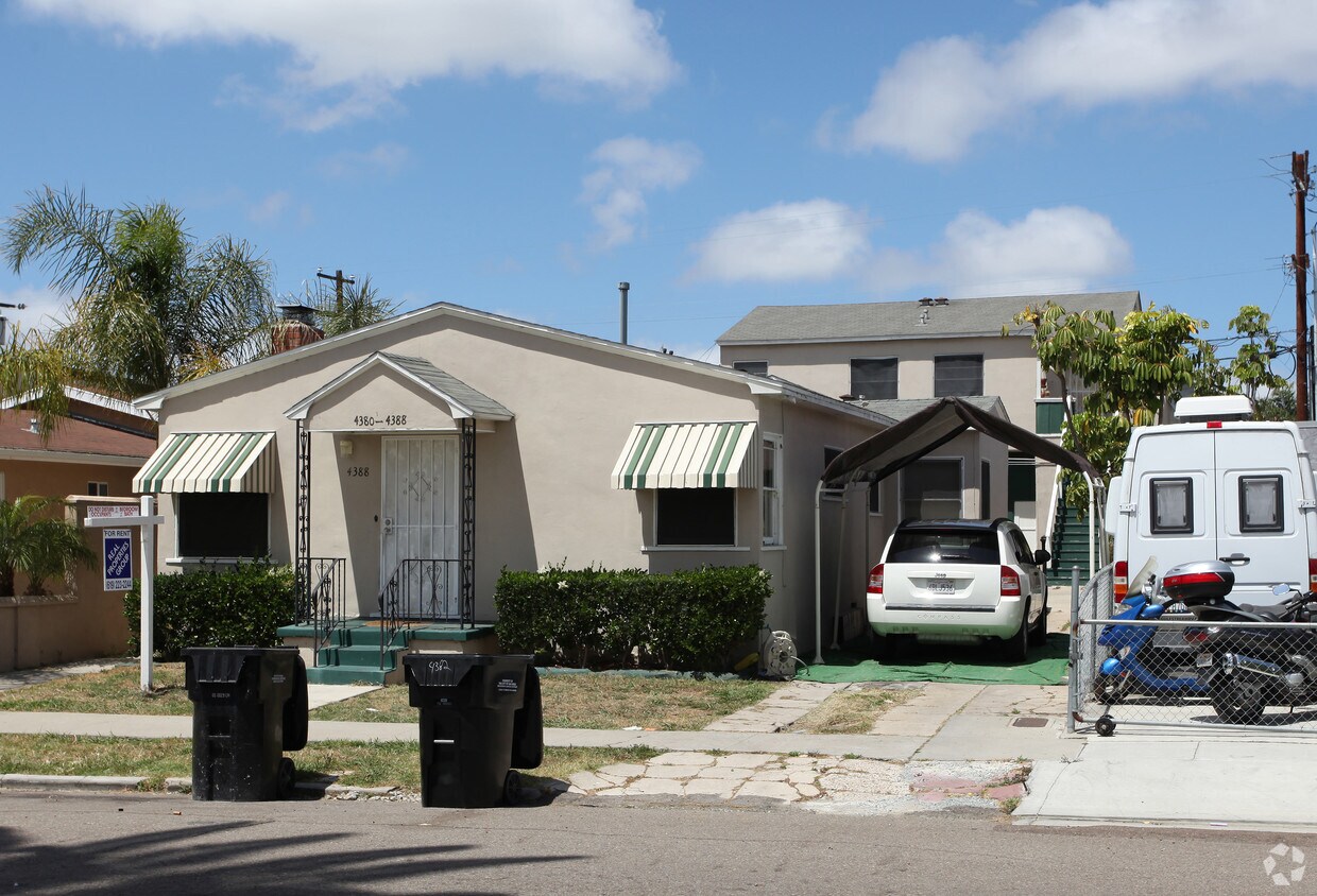 Primary Photo - 4380-4388 Mcclintock St