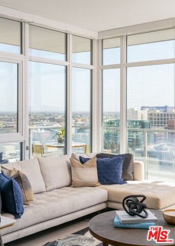 Foto del edificio - 1201 S Hope St