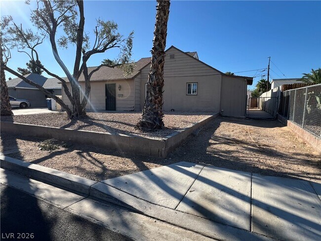 Building Photo - 1304 Wengert Ave