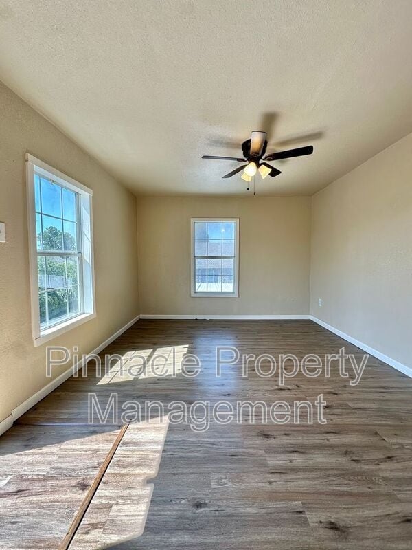 Building Photo - 715 E Harris Ave