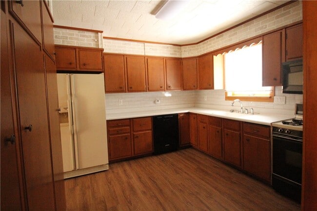 Building Photo - 213-215-215 Conhocton St