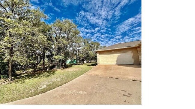 Foto del edificio - 1045 Hidden Hills Dr