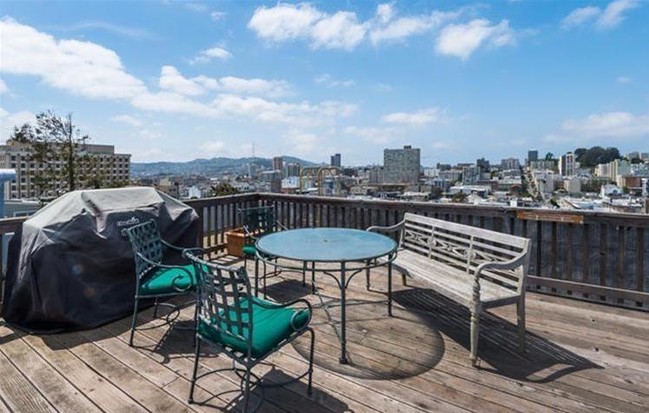 BBQ area with view - 1155 Leavenworth St