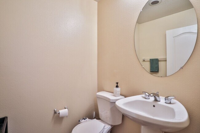 Foto del edificio - 17828 Woodbine Ct