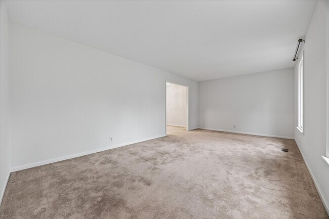 Building Photo - 717 Goodpasture Terrace