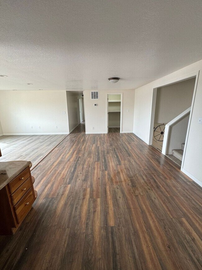 Foto del edificio - 4 Bedroom 2 Bath - Quiet country Property