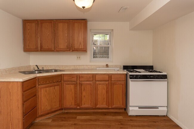 Foto del edificio - 1722 N Kimball Ave