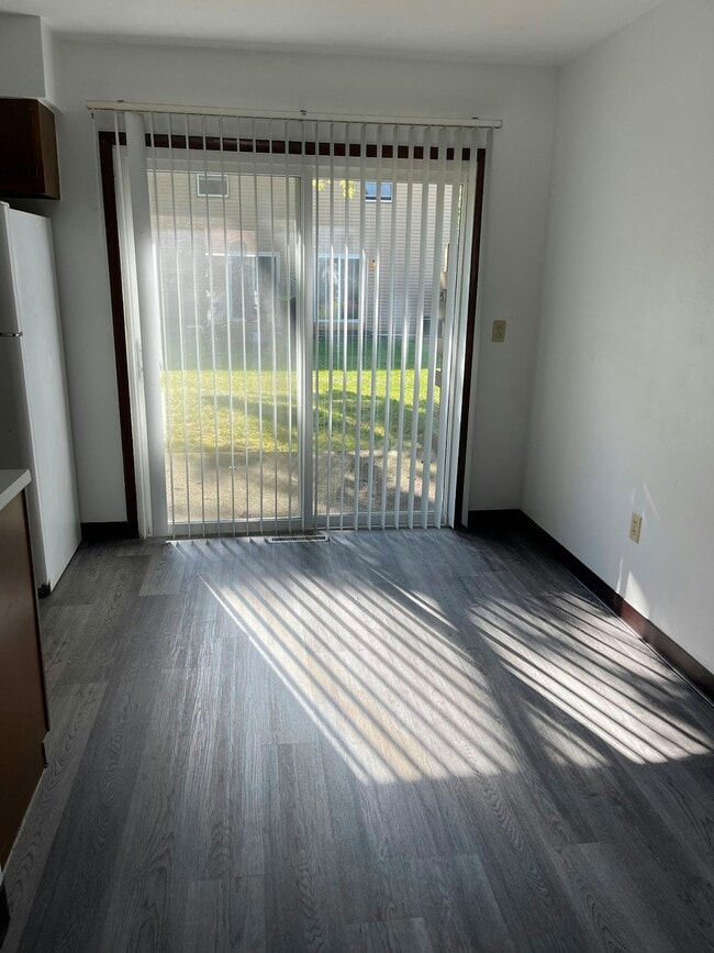 Building Photo - 4163 W Ridge Rd