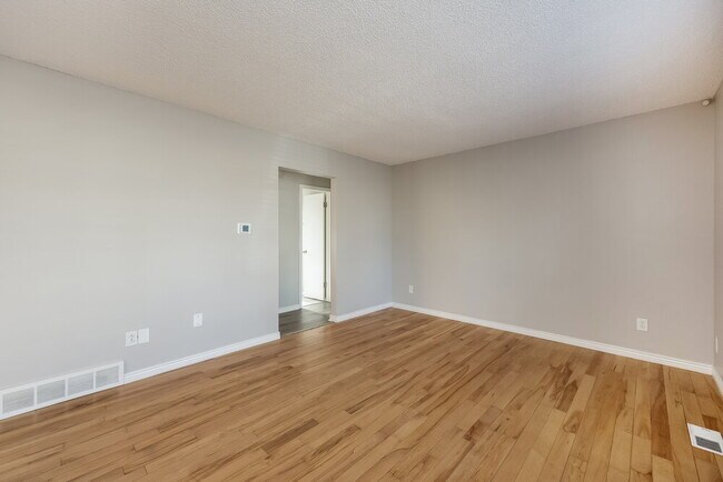 Building Photo - 2559 Faulkner Dr