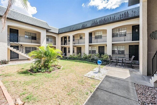 Foto del edificio - 3718 W McKay Ave