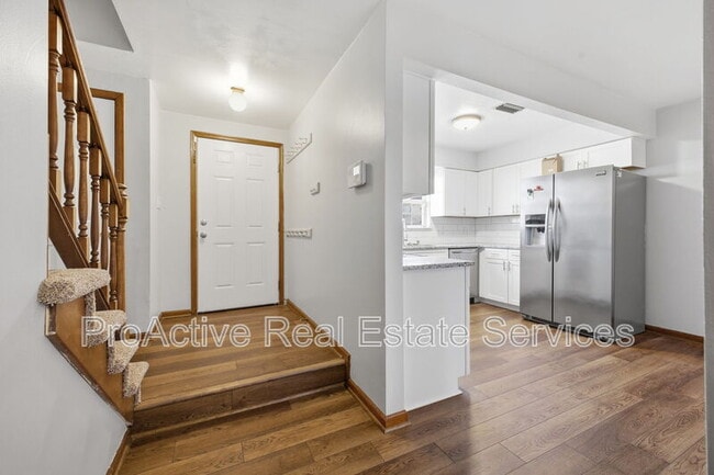 Foto del edificio - 815 Montrose Ct