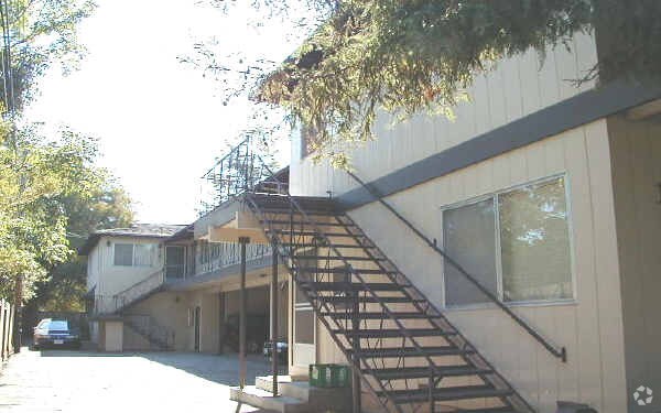 Building Photo - 166 Bryant St