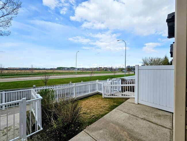 Photo du bâtiment - 465 Hemingway Rd NW