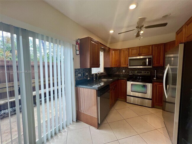 Foto del edificio - 75 NE 20th Ct