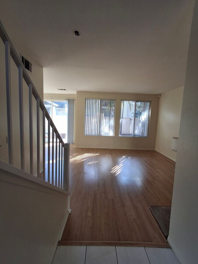 Foto del edificio - RECENTLY REDUCED!!! Beautiful Home in the Heart of it all. MUST SEE!