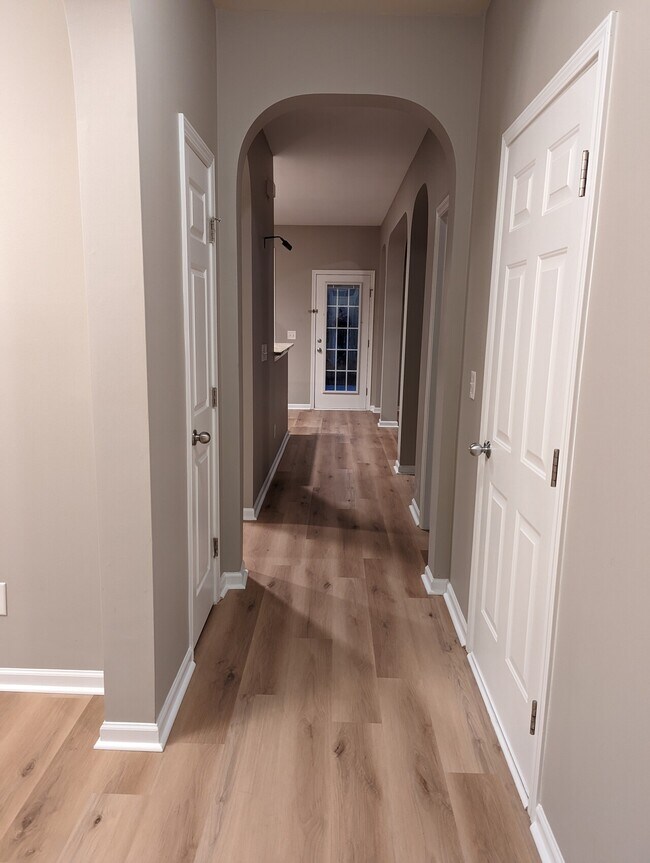 Foto del edificio - 208 Hammond Wood Pl