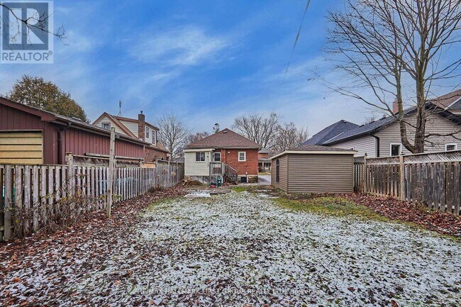 Photo du bâtiment - 33 McLaughlin Blvd