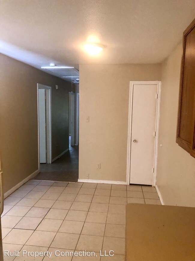Foto del edificio - 3328-3330 Bright St