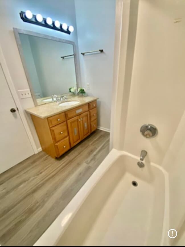 Building Photo - 212 11th Ave S